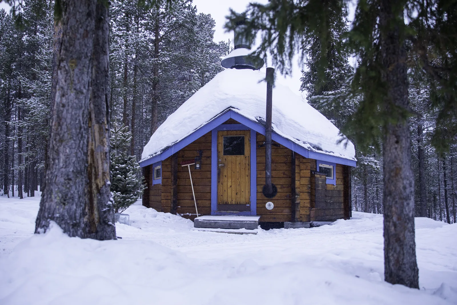 A snow-covered forest cabin of the kind you can stay in overnight in Swedish Lapland